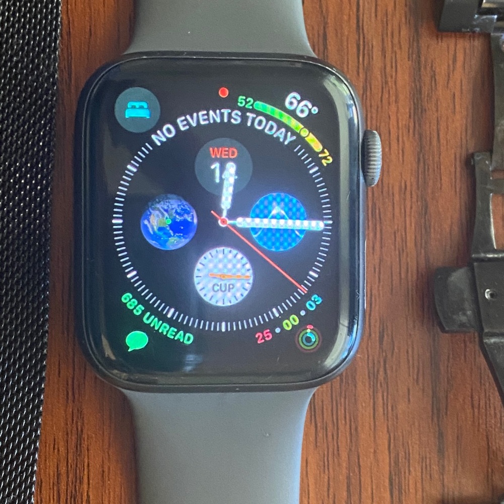 Apple Watch 4 — 44MM cellular